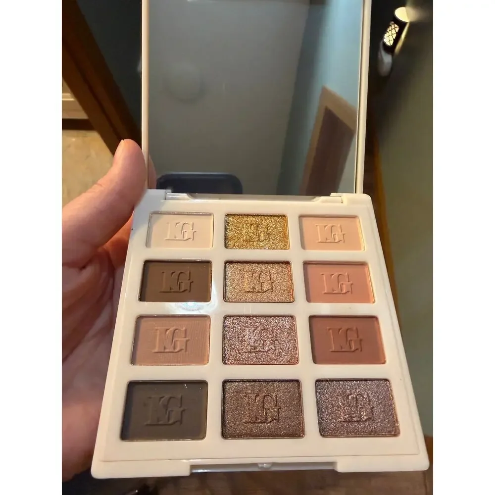 Laura Geller Nude Attitude Barely Burnished Eyeshadow pallet